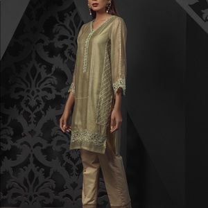 Shalwar kameez: Dhanak